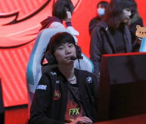 XINGKONG-Doinb回归赛场，出色防守首场状态亮眼，瑞士队观众沸腾！的简单介绍