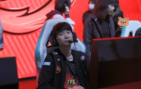 XINGKONG-Doinb回归赛场，出色防守首场状态亮眼，瑞士队观众沸腾！的简单介绍